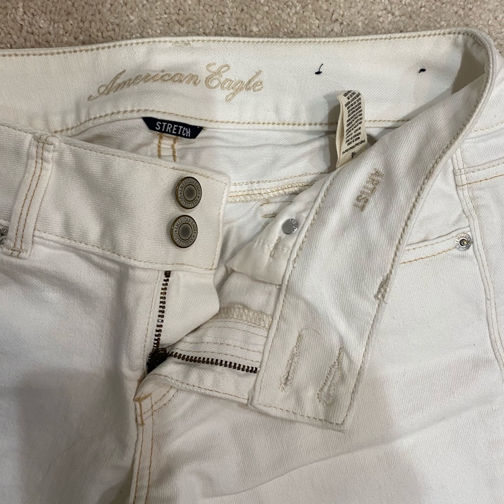 American Eagle White Capri Jeans